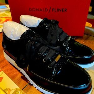 Donald/Pliner Black Flipp Perf Sneakers NWT